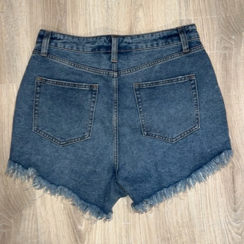 Ripped denim‎ mom shorts